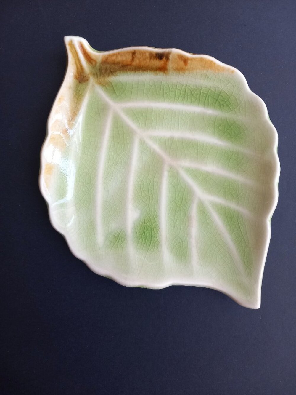 Glazed Crackle Ceramic Leaf-Shaped Dish